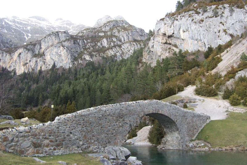 Fichier:Pont de Saint-Nicolas de Bujaruelo - Pyrénées.jpg