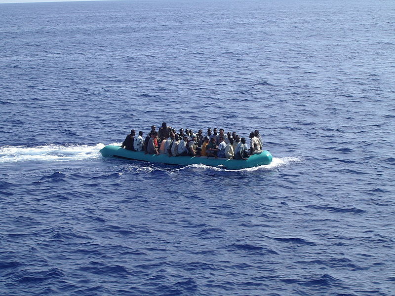 Fichier:Émigrants clandestins arrivant en Italie.JPG