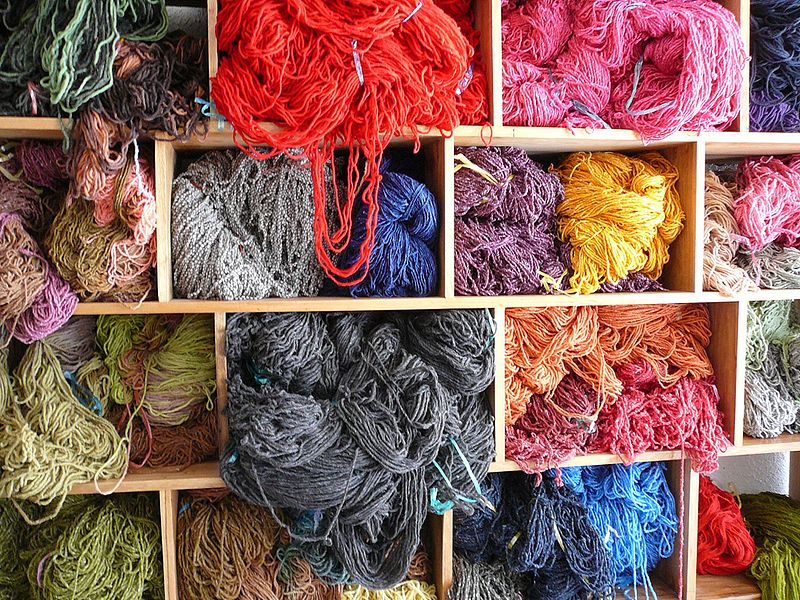 Fichier:Dyed wool - Salinas.jpg