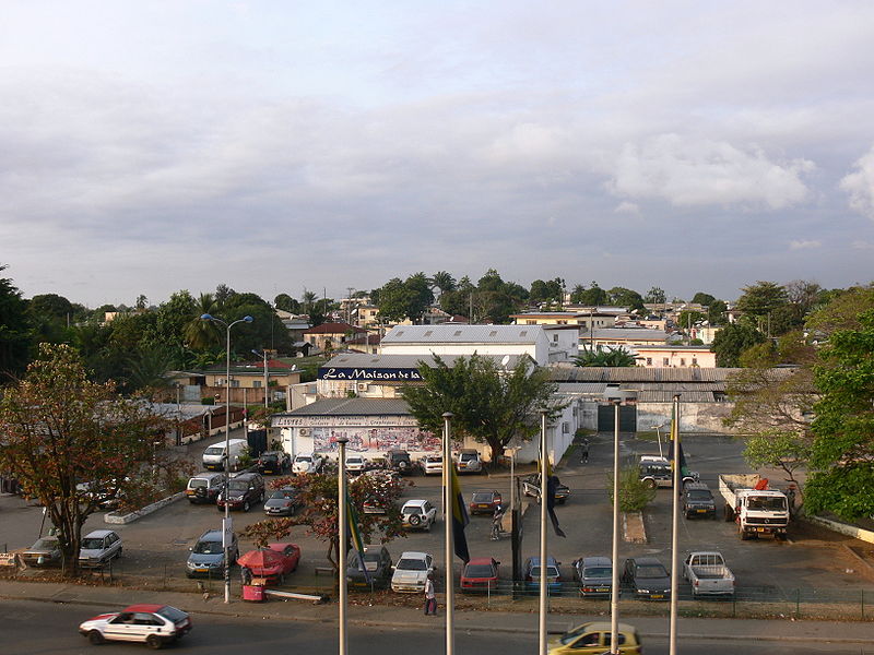 Fichier:Street scene Libreville 3.JPG