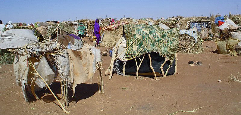 Fichier:Camp de réfigiés au Darfour.jpg