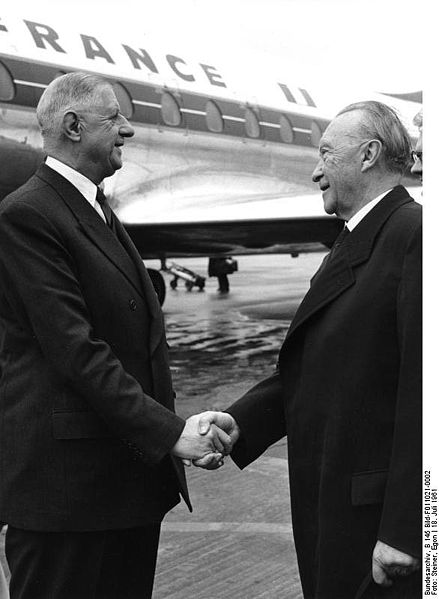Fichier:Charles de Gaulle et Konrad Adenauer 1961.jpg