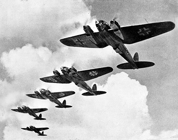 Fichier:Heinkel He 111 during the Battle of Britain.jpg