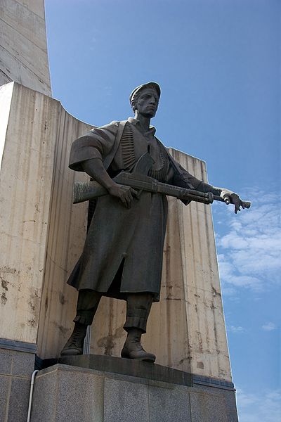 Fichier:Monument of the Martyrs Alger.jpg