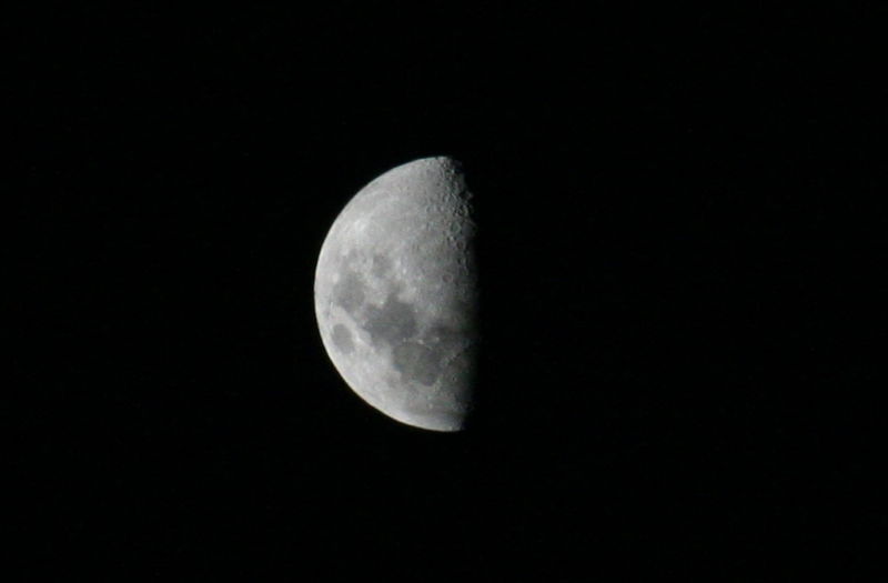 Fichier:Maebmij - Half moon (by-sa).jpg