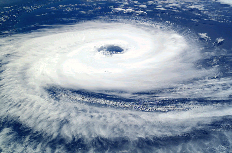 Fichier:Cyclone Catarina from the ISS on March 26 2004.JPG
