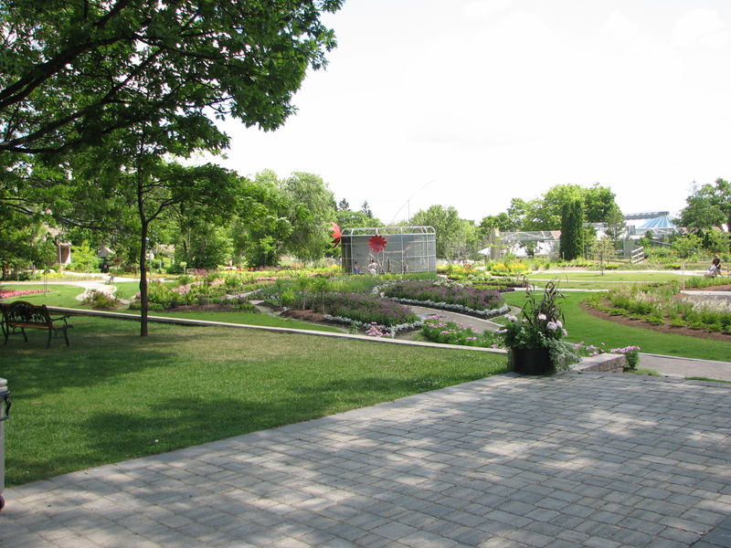 Fichier:Jardins de la fontaine 01 au jardin zoologique de Québec - 07-2005.jpg