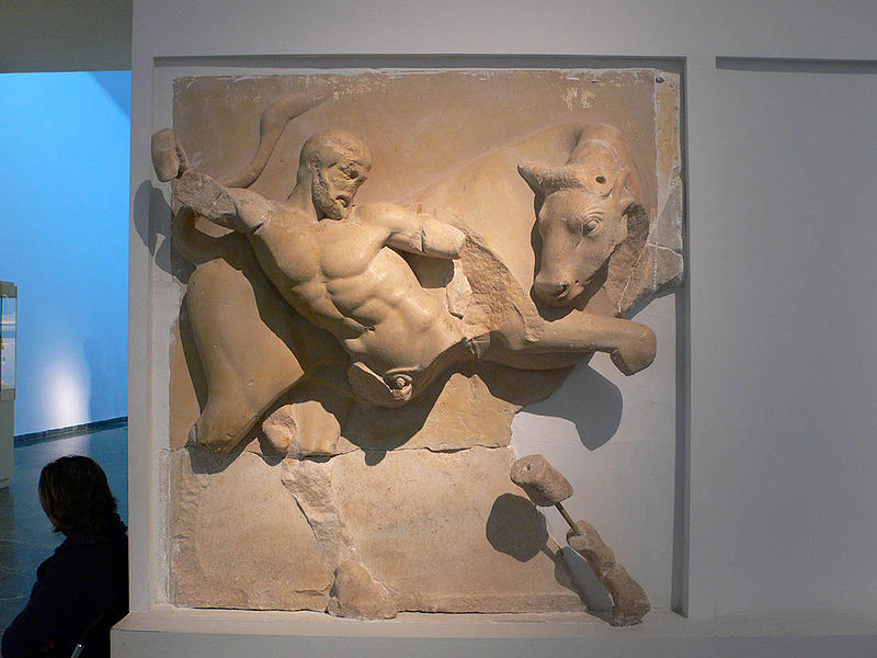 Fichier:Hercule-taureau de crète-métope-temple-zeus.jpg
