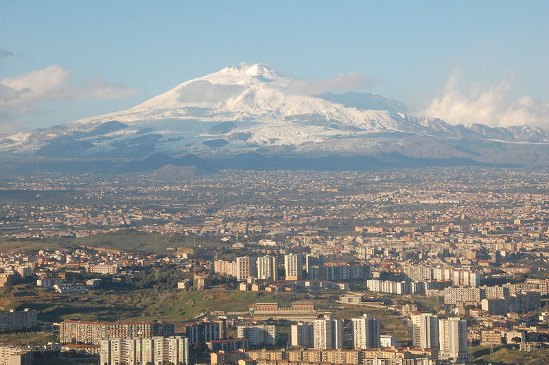 Fichier:Mt Etna and Catania.jpg