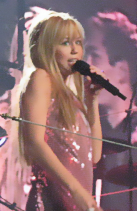 Fichier:Hannah Montana en concert.JPG