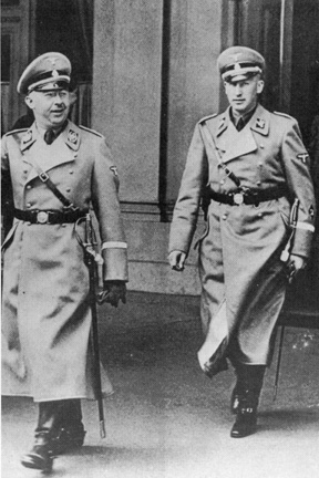 Fichier:Himmler-Heydrich 1938.jpg