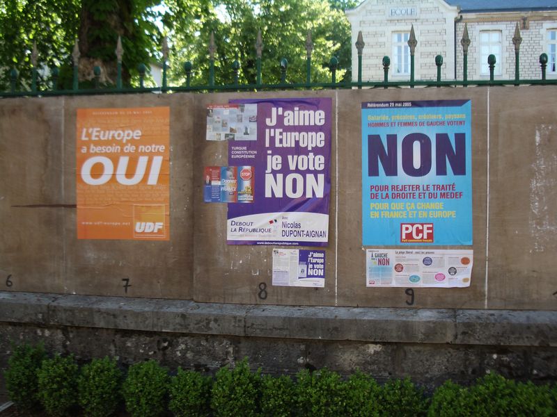 Fichier:Affichage pour le réferendum français sur le traité constitutionnel européen - 2004.jpg
