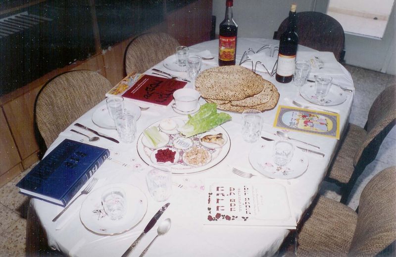 Fichier:Seder Table.jpg