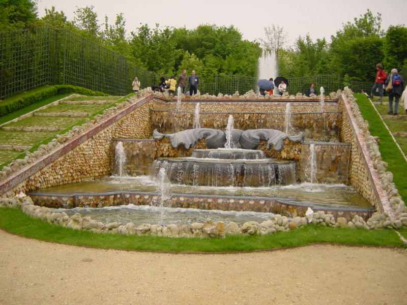 Fichier:Bosquet des trois fontaines du chateau de versailles.jpg