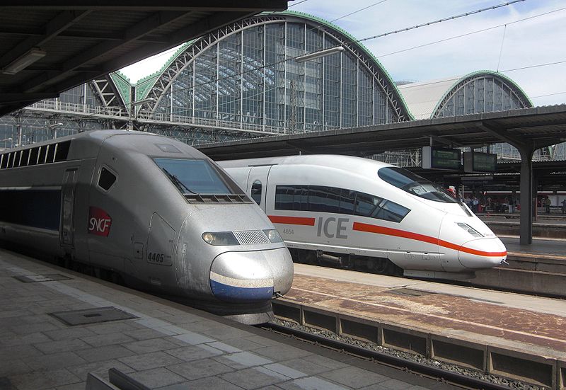 Fichier:TGV et ICE en gare de Francfort.JPG