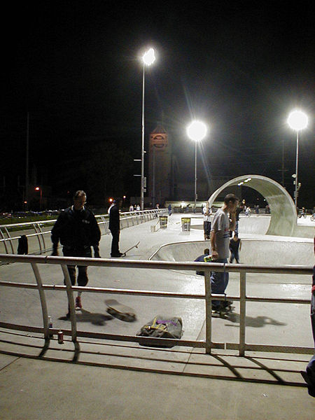 Fichier:Louisville Skatepark-night-2002.jpg