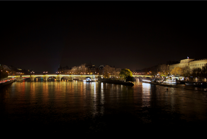 Fichier:Paris Pont Neuf de nuit.png