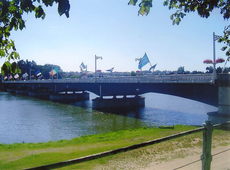 Fichier:Pont de Bellerive-sur-Allier.JPG