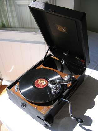 Fichier:Portable 78 rpm record player.jpg