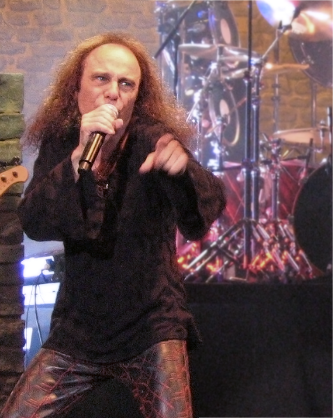Fichier:Ronnie James Dio HAH Katowice v2.png