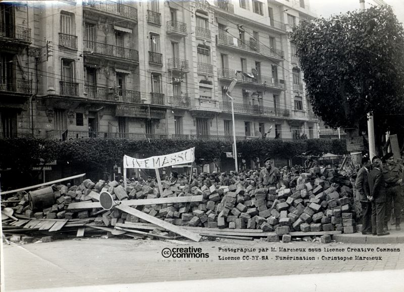 Fichier:Semaine Barricades Alger 1960.jpg