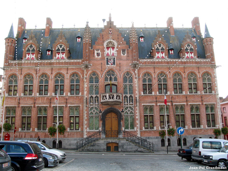 Fichier:Mouscron - Hôtel de ville.jpg