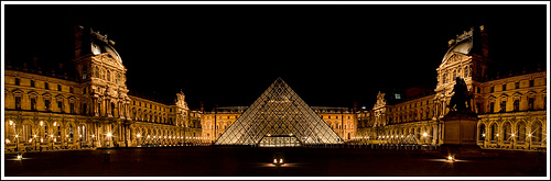 Fichier:Louvre - cour Napoléon.jpg