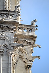 Fichier:Toit cathédrale Notre-Dame de Paris .jpg