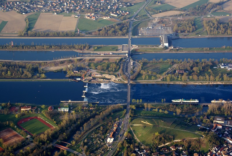 Fichier:Rhin et canal d'alsace-Haut-Rhin.jpg