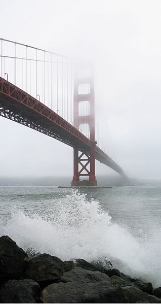 Fichier:SF Golden Gate Bridge splash CA.jpg