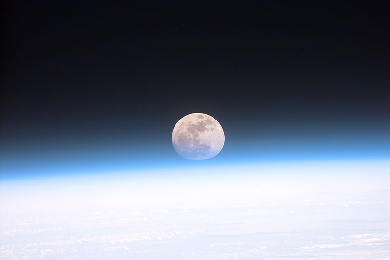 Fichier:Full moon partially obscured by atmosphere.jpg