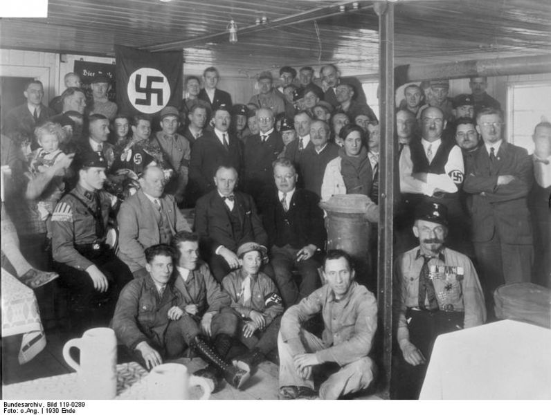 Fichier:Putsch 1923 Hitler.jpg