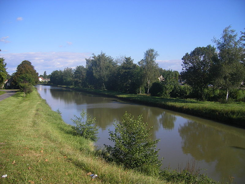 Fichier:Canal latéral à la Loire - Decize.JPG
