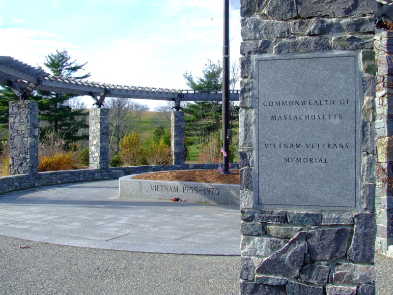 Fichier:Massachusetts Vietnam Memorial-entrance.jpg