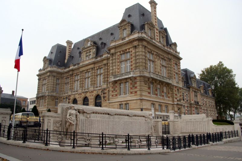 Fichier:Versailles-Hôtel de ville01.jpg