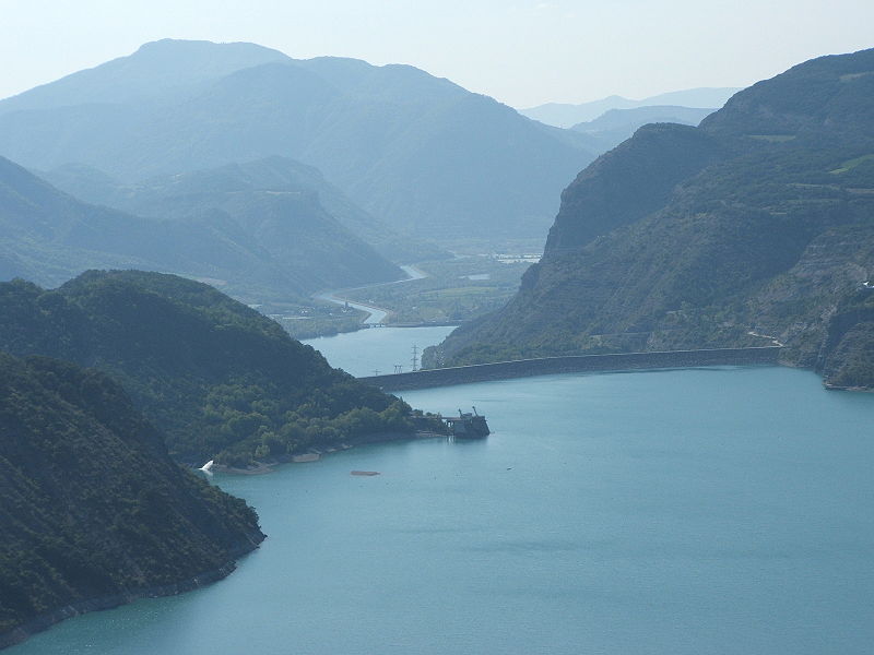 Fichier:Barrage-lac de Serre-Ponçon-vue de l'amont.jpg