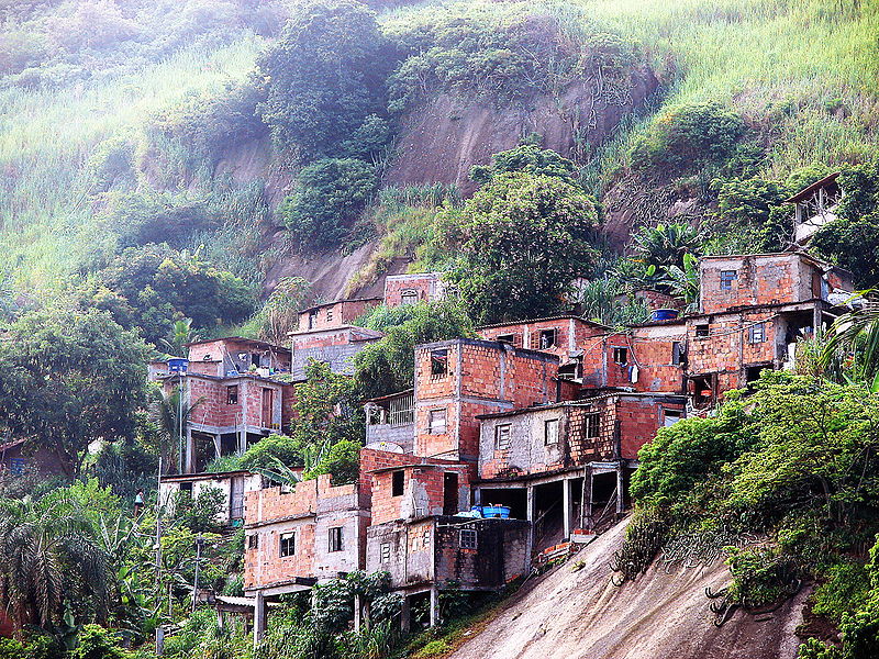 Fichier:Favela-Niteroi-Brésil.JPG