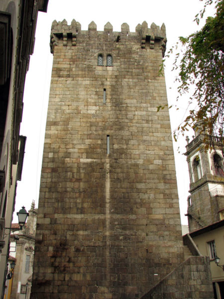 Fichier:Torre de menagem de Braga.jpg