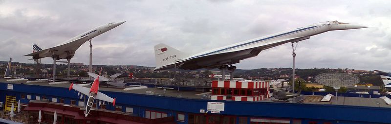 Fichier:Concorde und Tu-144 Auto- und Technikmuseum Sinsheim.jpg