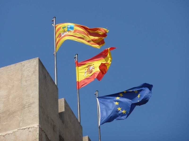 Fichier:Drapeaux des autonomies en Espagne.JPG