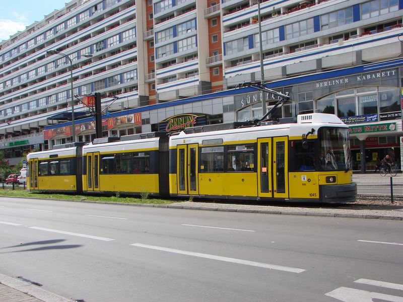 Fichier:Tram Berlin.JPG