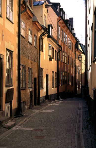 Fichier:Stockholm, rue ancienne de Gamla Stan.jpg