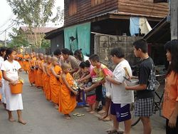 Jeunes moines bouddhistes.jpg