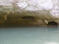 Des stalactites, dans la Grotte aux fées