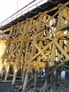 Exemple de pont à tréteaux en bois. Il en reste très peu.