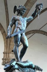 Persée tuant Méduse. Statue en bronze de Benvenuto Cellini. Milieu du XVIe siècle