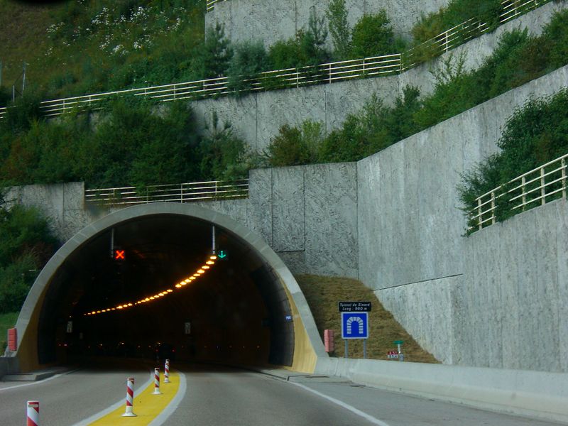 Fichier:Tunnel-A51.jpg