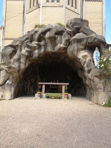 Fichier:Eglise Notre-Dame de Lourdes de Sotteville-lès-Rouen (crypte).jpg