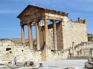 Capitole de Dougga (ou Thugga), ville romaine du nord-ouest de la Tunisie.