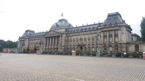 Le palais royal.